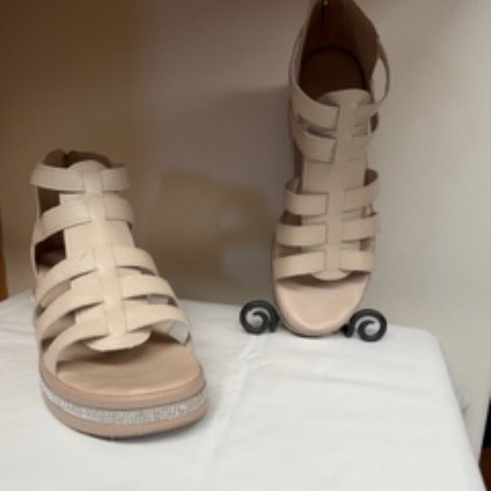 Light Pink Strappy Sandals w Back Zip 41/9.5 - Picture 6 of 8